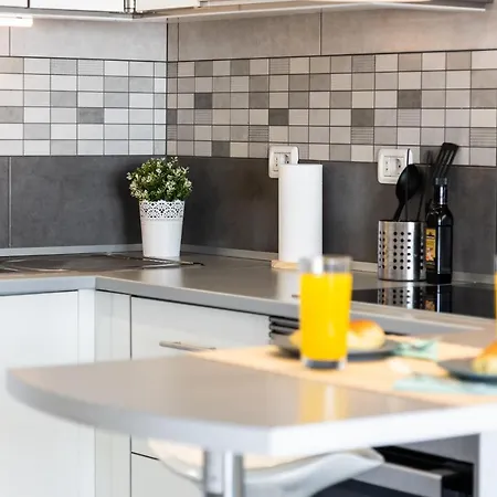 B16 Windsor Park, Exclusive Sea View, Heated Pool Apartmán