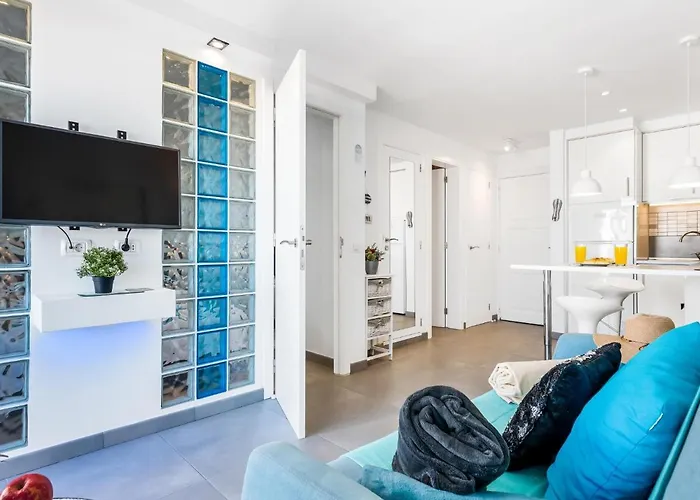 Апартаменти B16 Windsor Park, Exclusive Sea View, Heated Pool