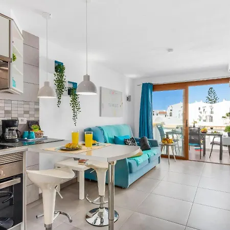 B16 Windsor Park, Exclusive Sea View, Heated Pool Apartment