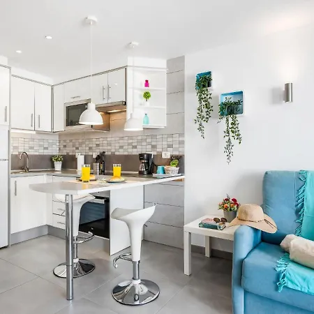 B16 Windsor Park, Exclusive Sea View, Heated Pool Apartment *